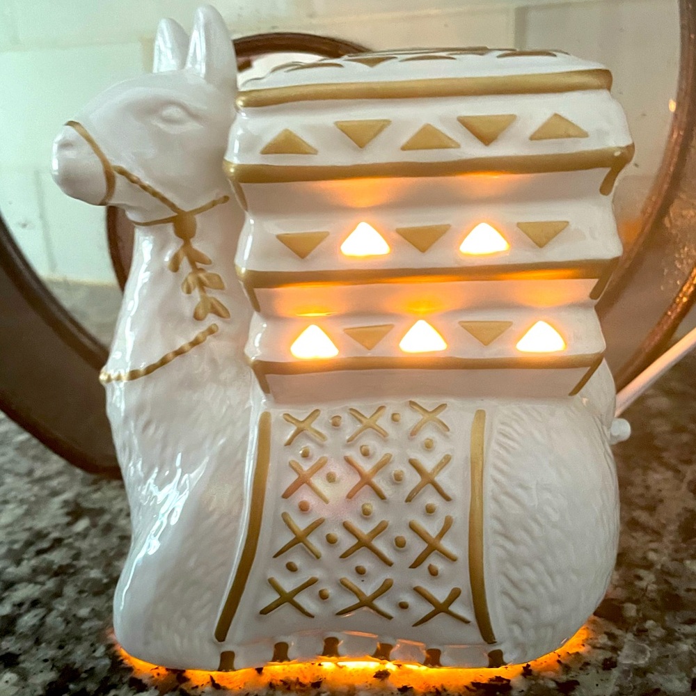 NWOT Ceramic Llama Nightlight